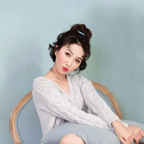 我已不是當(dāng)年的我(Single Version)-梁紅