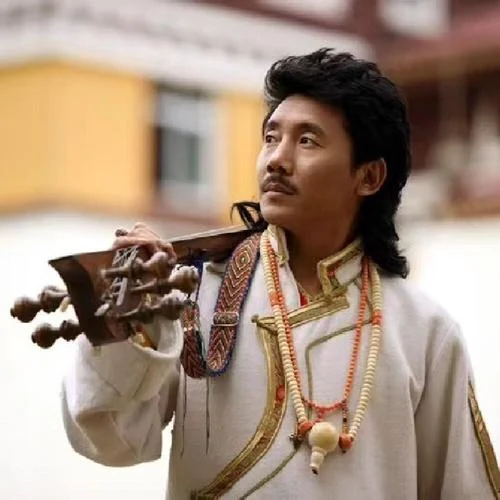 水中月亮-容中爾甲