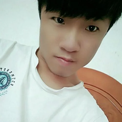 天空是蔚藍(lán)色窗外有千紙鶴-奶小深