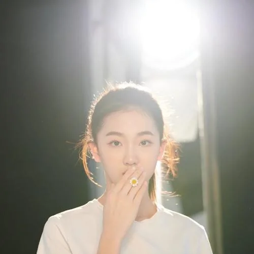 我站在國(guó)旗下歌唱-何蕓希