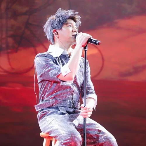 被傷過的心還可以愛誰(伴奏版)-六哲