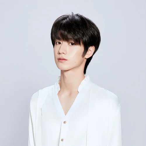 牛仔很忙(Live)-TF家族-朱志鑫&TF家族-張澤禹&TF家族-張極&TF家族-左航&TF家族-蘇新皓&TF家族-張峻豪&TF家族-余宇涵&TF家族...