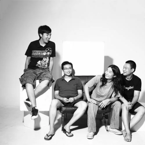 十萬嬉皮 (08年現(xiàn)場)-萬能青年旅店