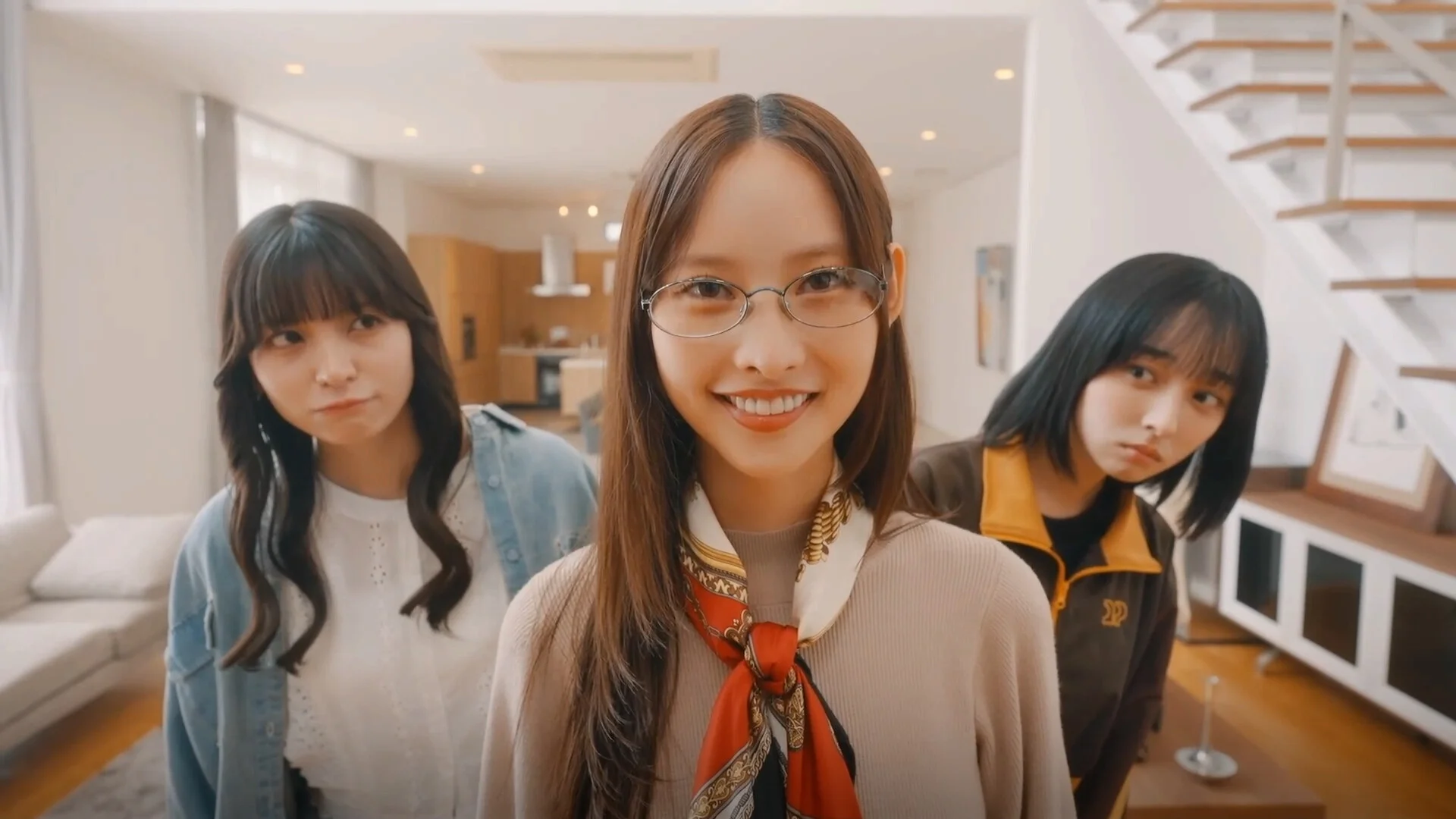 《嘟嘟嘟~戀愛信號(hào)響不停，美女室友們教我如何